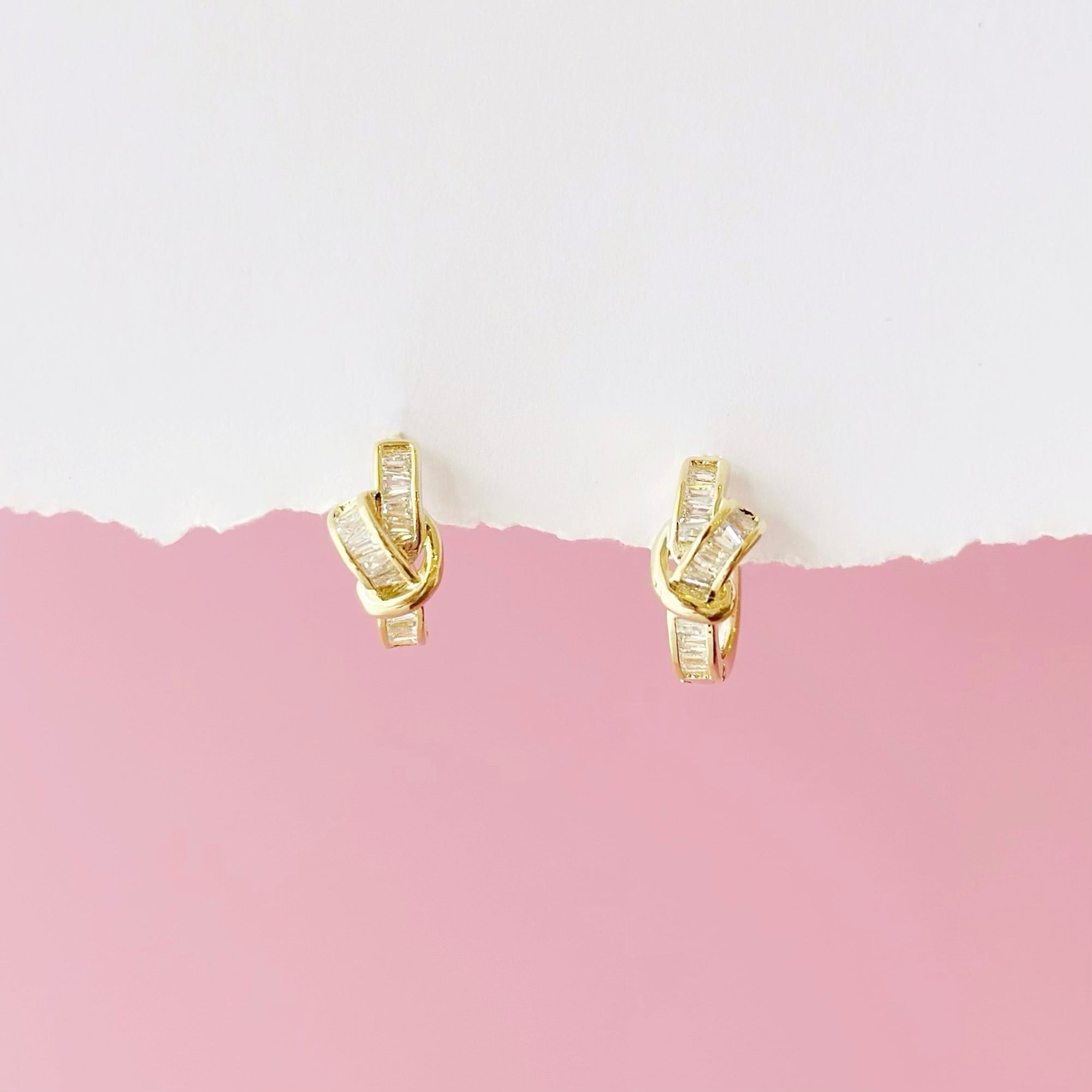 Gift set for her, hadiah untuk wanita, 送给她的礼物, bracelet, ring, necklace, earrings, korean earrings, made in korea, dainty jewellery, lazy girl jewellery, S925 silver, 925 sterling silver, huggie earrings, clip on, daily wear, cubic zirconia, bridesmaid gift, gift for her, Malaysia online shop, fashion jewellery, Korean jewellery accessories, sensitive skin, tahan karat, 适合日常佩戴, anting, rantai tangan, rantai leher, cincin, gift idea, no piercing, earrings malaysia, subang, Pearl, Freshwater pearl, 韩国发饰, 韩国饰品