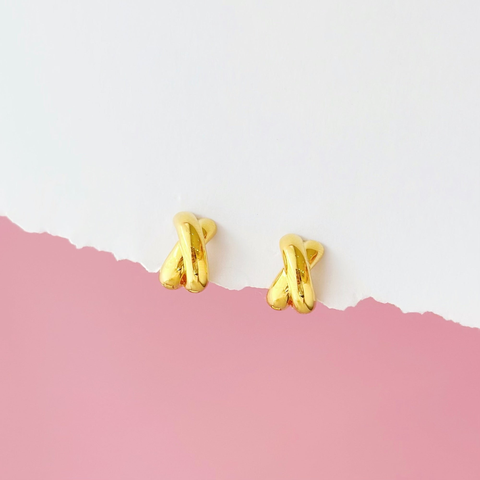 Gift set for her, hadiah untuk wanita, 送给她的礼物, bracelet, ring, necklace, earrings, korean earrings, made in korea, dainty jewellery, lazy girl jewellery, S925 silver, 925 sterling silver, huggie earrings, clip on, daily wear, cubic zirconia, bridesmaid gift, gift for her, Malaysia online shop, fashion jewellery, Korean jewellery accessories, sensitive skin, tahan karat, 适合日常佩戴, anting, rantai tangan, rantai leher, cincin, gift idea, no piercing, earrings malaysia, subang, Pearl, Freshwater pearl, 韩国发饰, 韩国饰品