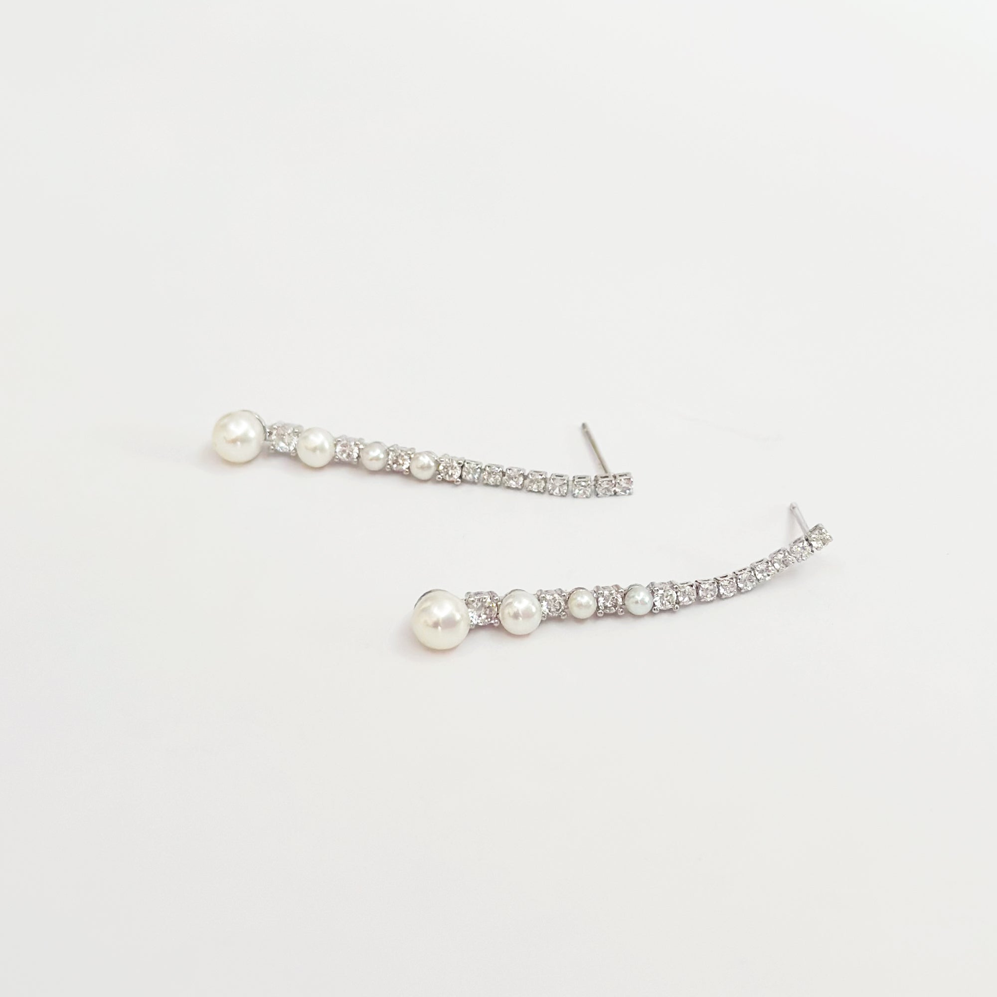 Zhao Lu Si’s Style, Love’s Ambition Earrings, c-drama earrings, chinese drama, c-drama, Xu Yan earrings, Qiao Yan earrings, classic pearl earrings, drop pearl earrings, 《许我耀眼》
Gift set for her / hadiah untuk wanita / 送给她的礼物。Perfect for best friend / sahabat baik / 最好的朋友 / 心爱的耳环、手链和戒指。Made in Korea / 制造于韩国 /.Dainty jewellery / 简约精致首饰 / barang kemas halus. 925 sterling silver / 925纯银 / perak tulen 925. Anti-tarnish / 防氧化 / tahan karat. Suitable for daily wear, keshi pearl, baroque pearl, pearl, 珍珠 淡水珍珠 ak