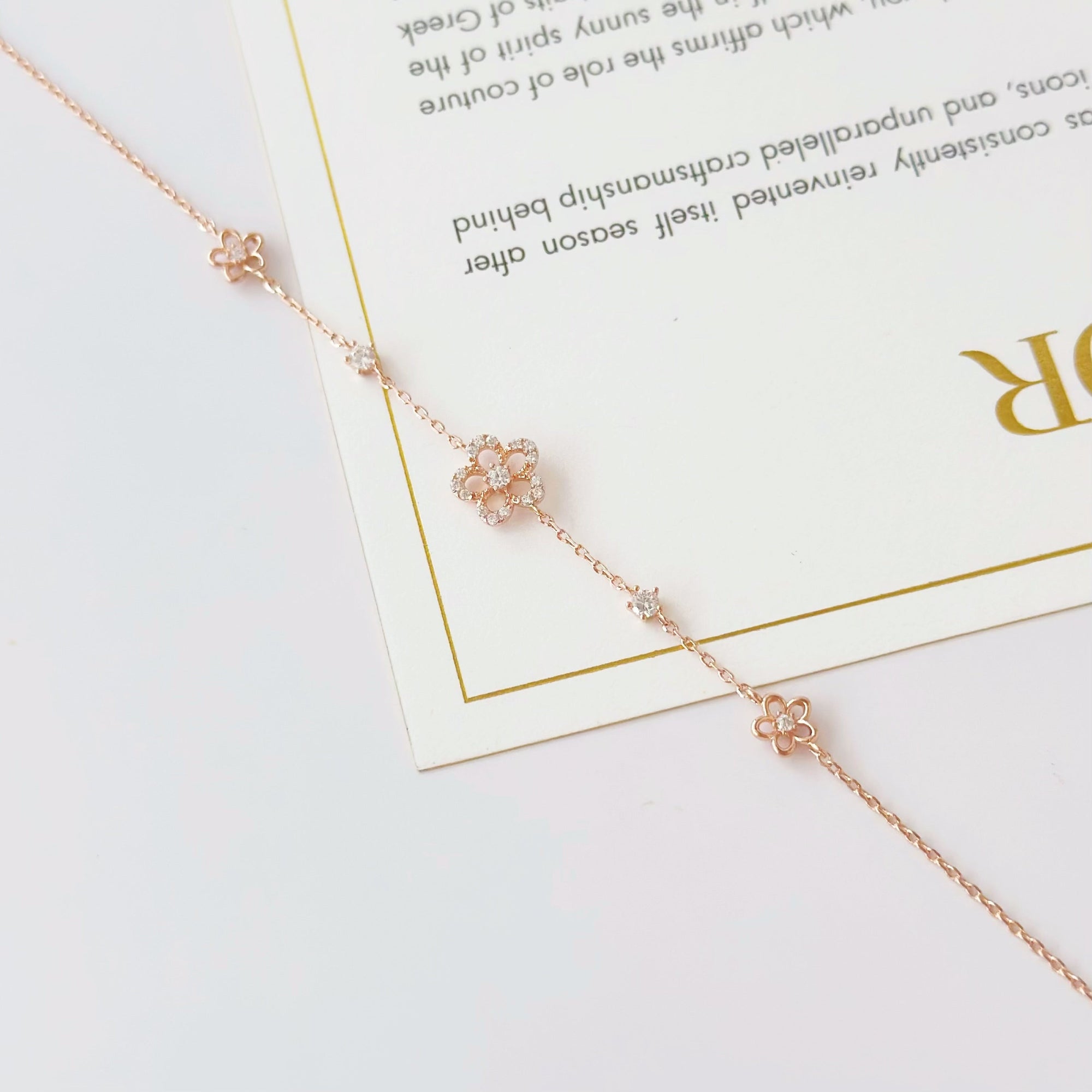 Secret Blossom Bracelet in silver / ROSE GOLD with crystal daisy flower charms