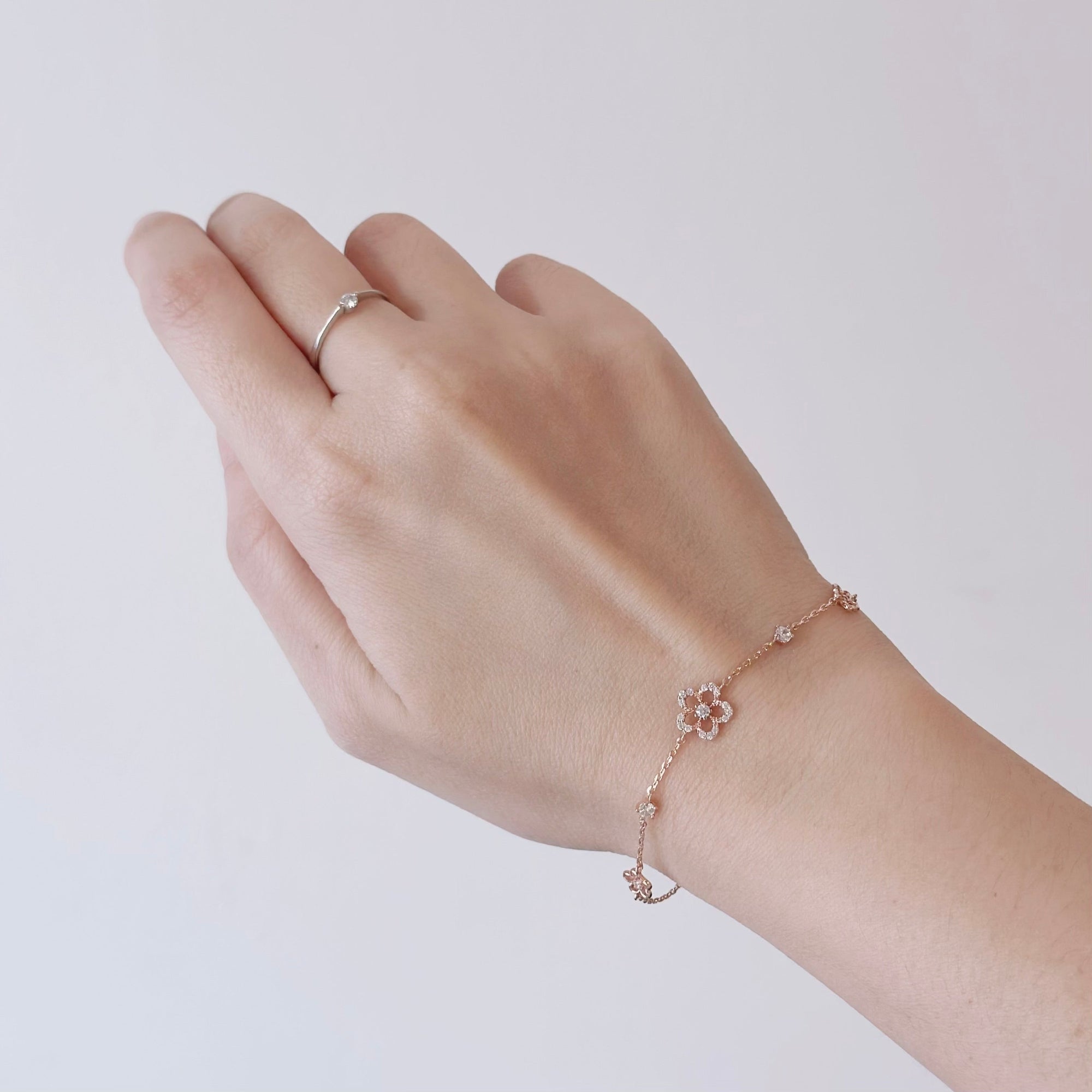 Secret Blossom Bracelet in silver / ROSE GOLD with crystal daisy flower charms