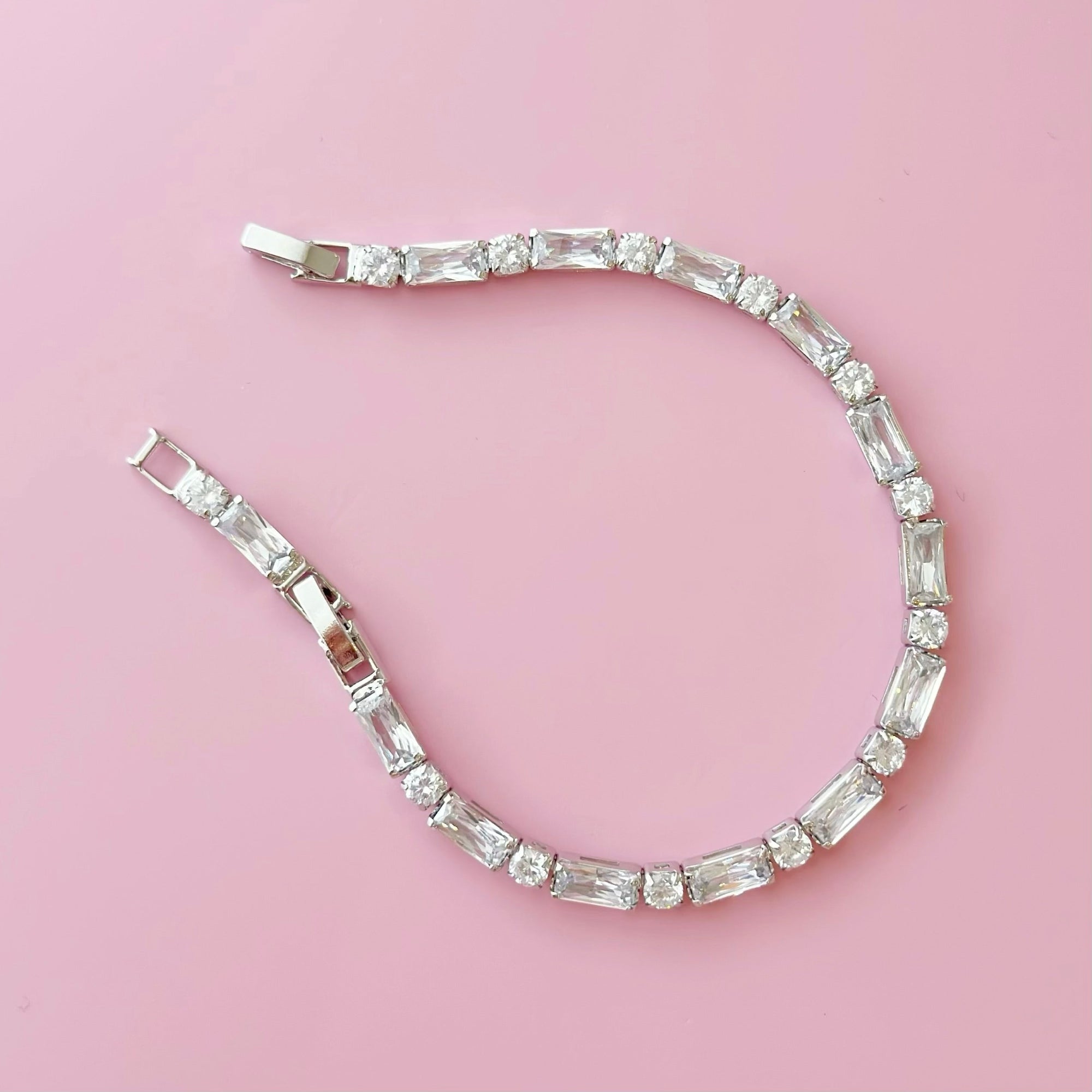 korean earrings bracelet jewellery Malaysia necklace korean jewellery rings earrings malaysia korean style earrings malaysia jewelry jewellery accessories hypoallergenic earrings ear cuff huggies silver necklace made in korea jewelry fashion jewellery malaysia earrings online shop malaysia Gift idea Gift for her Made in Korea Cubic Zirconia 925 Sterling Silver diamond bracelet Jewelry Dainty Minimalist Bestie anting 925 silver Dainty Daily wear Gift tennis gelang tangan 钻石手链

网球手链

经典钻石网球手链

闪耀钻石手链

精致钻石手链 