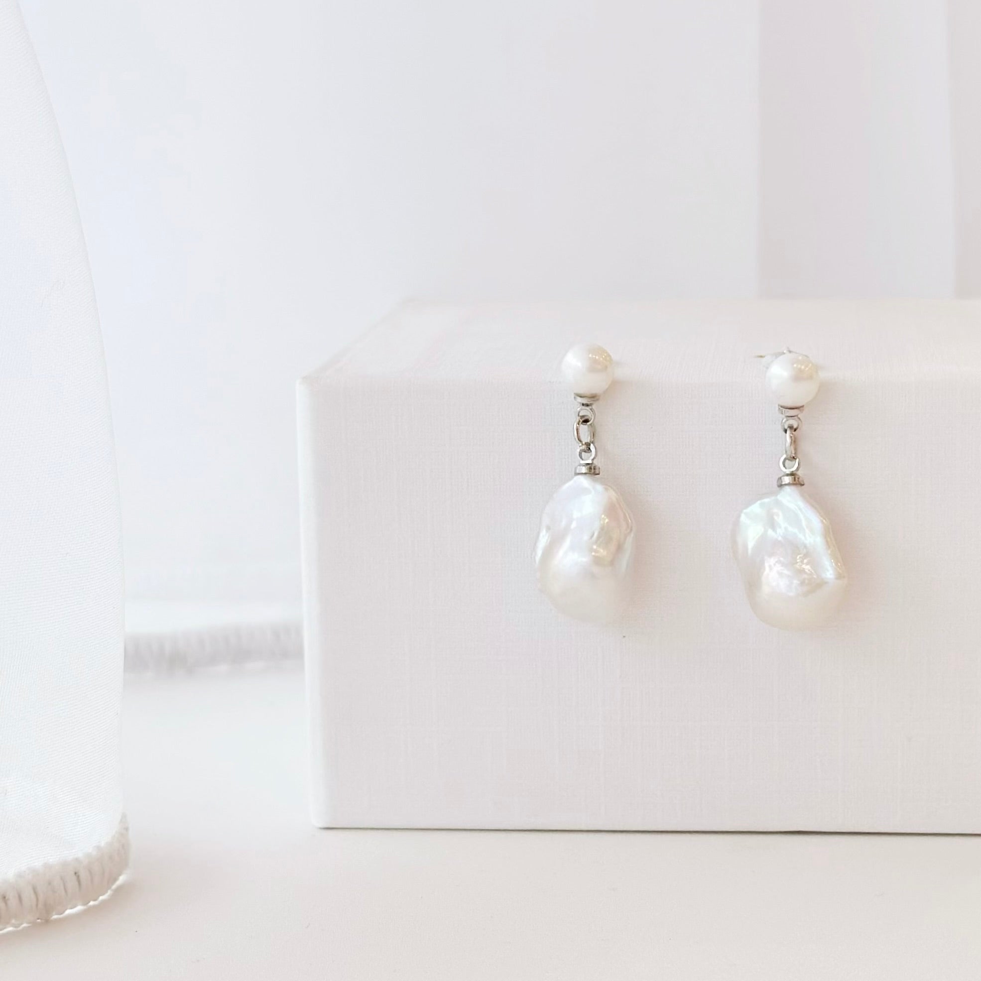 pearl earrings, dainty pearl bracelet, freshwater pearl necklace,  akoya pearl., handmade, sensitive skin, bridal, sterling silver, hypoallergenic, gift idea, seawater pearl, pearl neckace, keshi pearl, baroque pearl, mini pearl, 珍珠 淡水珍珠 ak pearl
海水珍珠 s925 cultural pear present gift for her gift ideas pearl made in Malaysia south sea pearl 米珠 natural pearl mutiara Gift for her Dainty Delicate Minimalist everyday earrings everyday wear lustre near round baroque pearl mini baroque pearl 巴洛克珍珠